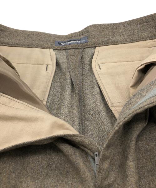 ISSEY MIYAKE MEN（イッセイミヤケメン）ISSEY MIYAKE MEN (イッセイミヤケメン) ウールテーパードパンツ ベージュ サイズ:Mの古着・服飾アイテム