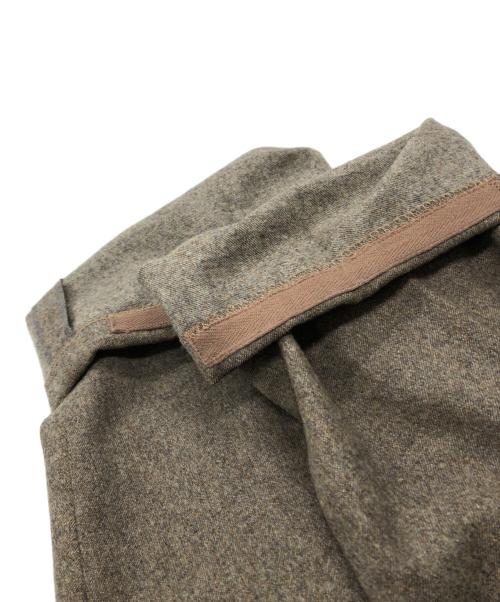 ISSEY MIYAKE MEN（イッセイミヤケメン）ISSEY MIYAKE MEN (イッセイミヤケメン) ウールテーパードパンツ ベージュ サイズ:Mの古着・服飾アイテム