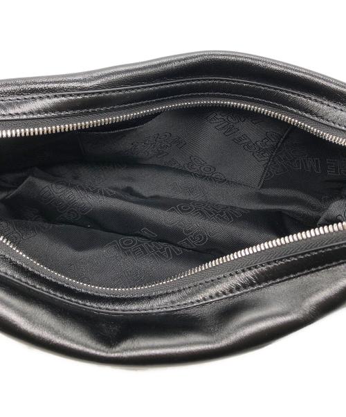 MARGE SHER WOOD（マージシャーウッド）MARGE SHER WOOD (マージシャーウッド) OUTPOCKET HOBO black glossy plain ブラックの古着・服飾アイテム