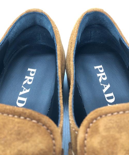 PRADA（プラダ）PRADA (プラダ) トライアングルロゴスエードローファー ブラウン サイズ:38の古着・服飾アイテム