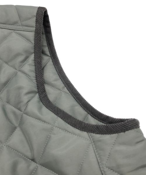 Traditional Weatherwear（トラディショナルウェザーウェア）Traditional Weatherwear (トラディショナルウェザーウェア) BEAMS (ビームス) Quilted Vest グレー サイズ:38 未使用品の古着・服飾アイテム