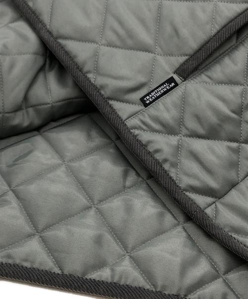 Traditional Weatherwear（トラディショナルウェザーウェア）Traditional Weatherwear (トラディショナルウェザーウェア) BEAMS (ビームス) Quilted Vest グレー サイズ:38 未使用品の古着・服飾アイテム