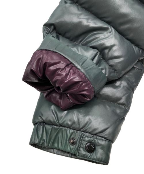 MONCLER（モンクレール）MONCLER (モンクレール) BADYダウンジャケット グリーン×パープルの古着・服飾アイテム