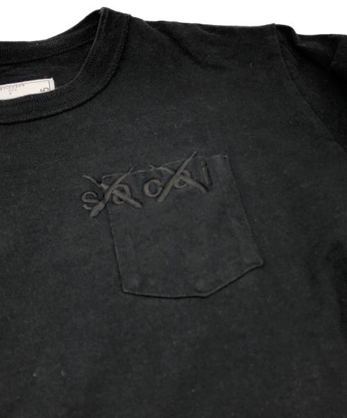 sacai（サカイ）sacai (サカイ) KAWS (カウズ) Logo Embroidery Tee ブラック サイズ:3の古着・服飾アイテム