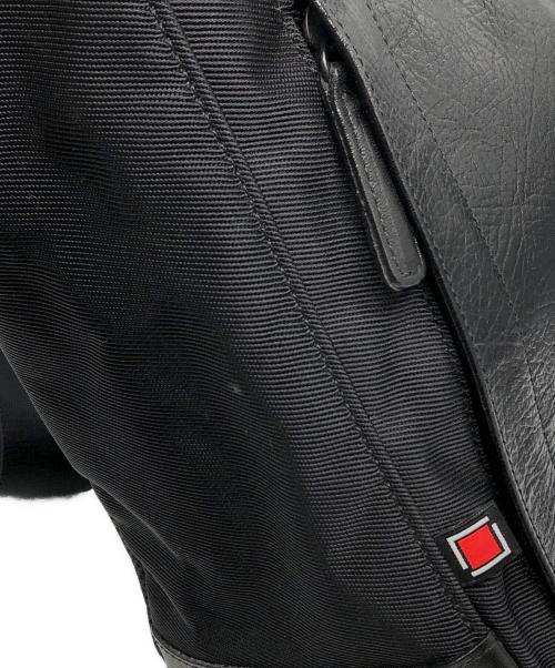 ARTISAN&ARTIST（アルティザン＆アーティスト）ARTISAN&ARTIST (アルティザン＆アーティスト) ボディバッグ型カメラバッグ ブラック サイズ:下記参照の古着・服飾アイテム