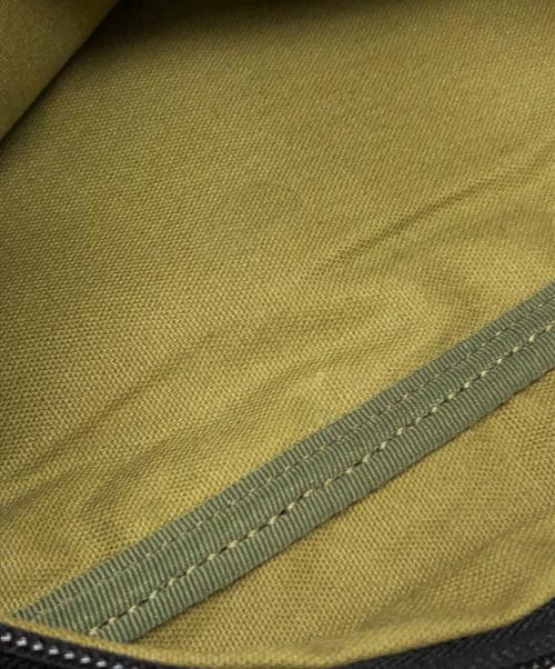 ARTISAN&ARTIST（アルティザン＆アーティスト）ARTISAN&ARTIST (アルティザン＆アーティスト) ボディバッグ型カメラバッグ ブラック サイズ:下記参照の古着・服飾アイテム