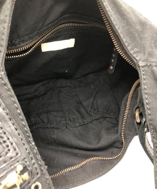 DIESEL（ディーゼル）DIESEL (ディーゼル) スタッズバナナショルダーバッグ ブラックの古着・服飾アイテム