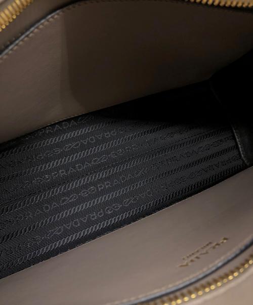 PRADA（プラダ）PRADA (プラダ) サフィアーノショルダーソフトシーバッグ グレー サイズ:下記参照の古着・服飾アイテム
