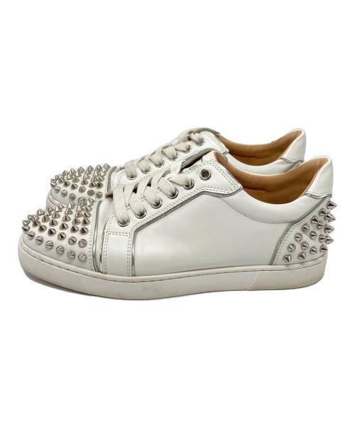 Christian Louboutin（クリスチャン・ルブタン）Christian Louboutin (クリスチャン・ルブタン) Vieira2 スタッズローカットスニーカー ホワイト サイズ:38の古着・服飾アイテム