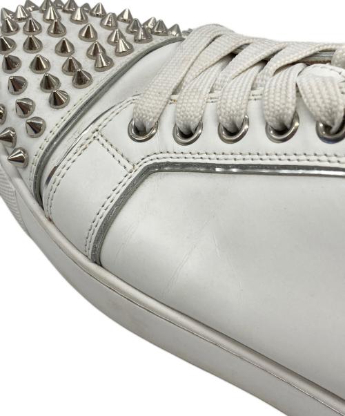 Christian Louboutin（クリスチャン・ルブタン）Christian Louboutin (クリスチャン・ルブタン) Vieira2 スタッズローカットスニーカー ホワイト サイズ:38の古着・服飾アイテム