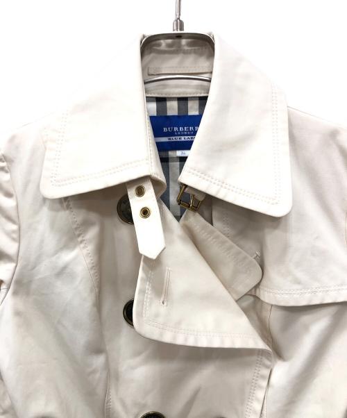 BURBERRY BLUE LABEL（バーバリー ブルー レーベル）BURBERRY BLUE LABEL (バーバリー ブルー レーベル) ショートトレンチコート ホワイト サイズ:36の古着・服飾アイテム