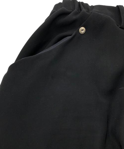 CONZ（コンズ）CONZ (コンズ) カーブレッグトラウザー ブラック ブラック サイズ:2の古着・服飾アイテム