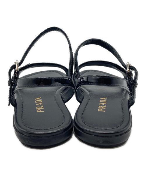 PRADA（プラダ）PRADA (プラダ) エナメルストラップサンダル ブラック サイズ:36の古着・服飾アイテム