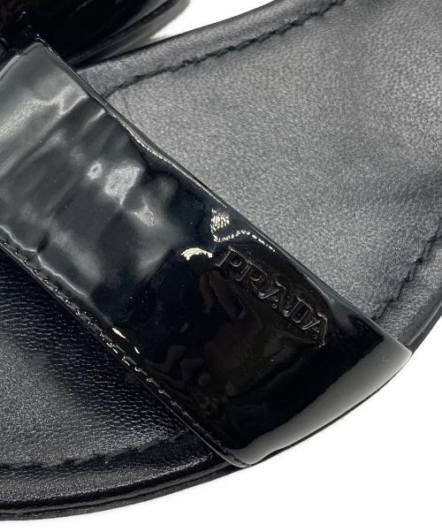 PRADA（プラダ）PRADA (プラダ) エナメルストラップサンダル ブラック サイズ:36の古着・服飾アイテム