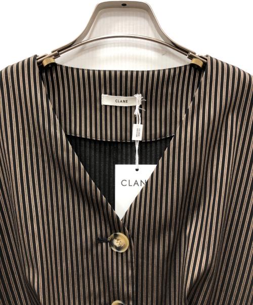 CLANE（クラネ）CLANE (クラネ) STRIPE BIG BUTTON ALL IN ONE/IVORY ブラウン サイズ:2 未使用品の古着・服飾アイテム