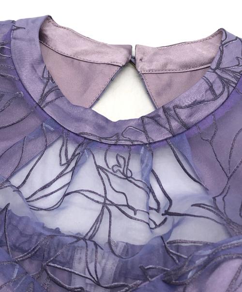 Lily Brown（リリーブラウン）Lily Brown (リリーブラウン) エンボスオーガンジーLilyグリッタードレス パープルの古着・服飾アイテム