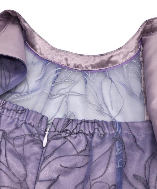 Lily Brown（リリーブラウン）Lily Brown (リリーブラウン) エンボスオーガンジーLilyグリッタードレス パープルの古着・服飾アイテム