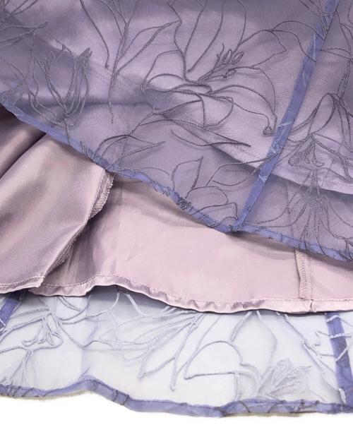 Lily Brown（リリーブラウン）Lily Brown (リリーブラウン) エンボスオーガンジーLilyグリッタードレス パープルの古着・服飾アイテム