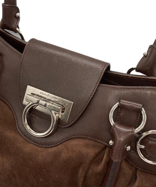 Salvatore Ferragamo（サルヴァトーレ フェラガモ）Salvatore Ferragamo (サルヴァトーレ フェラガモ) マリッサスウェードレザーコンビバッグ ブラウン サイズ:下記参照の古着・服飾アイテム