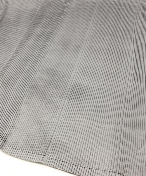 ISSEY MIYAKE（イッセイミヤケ）ISSEY MIYAKE (イッセイミヤケ) プリーツブラウス グレー サイズ:Mの古着・服飾アイテム