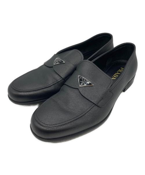 PRADA（プラダ）PRADA (プラダ) トライアルグルロゴ サフィアーノ ローファー ブラック サイズ:10の古着・服飾アイテム