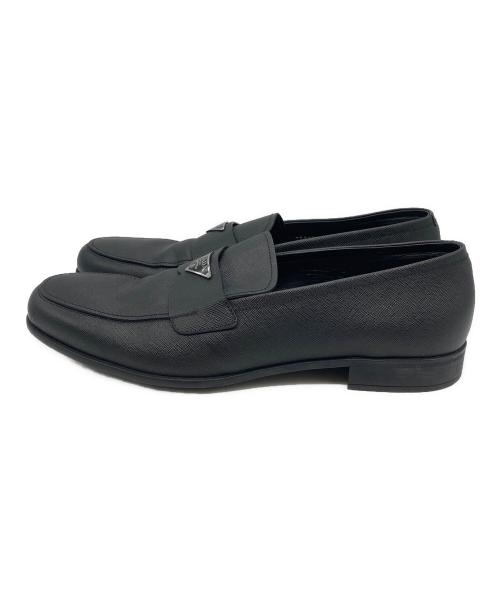 PRADA（プラダ）PRADA (プラダ) トライアルグルロゴ サフィアーノ ローファー ブラック サイズ:10の古着・服飾アイテム