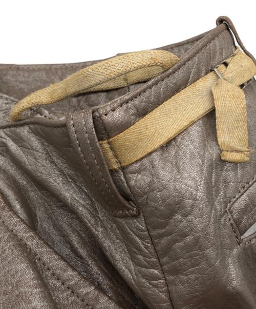 HELMUT LANG（ヘルムートラング）HELMUT LANG (ヘルムートラング) SILVER PAINTED LEATHER BIKER PANTS ベージュ サイズ:44の古着・服飾アイテム