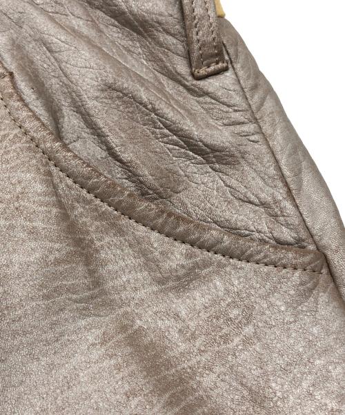 HELMUT LANG（ヘルムートラング）HELMUT LANG (ヘルムートラング) SILVER PAINTED LEATHER BIKER PANTS ベージュ サイズ:44の古着・服飾アイテム