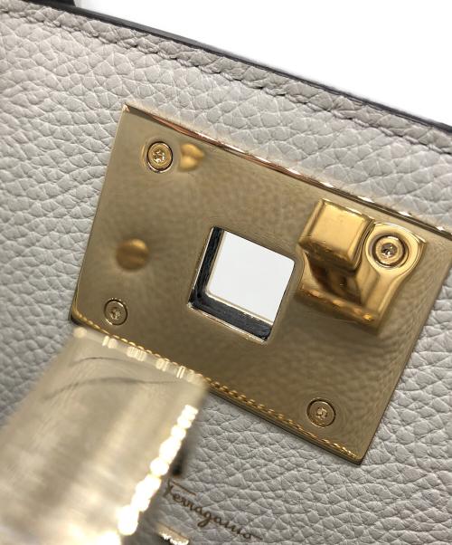 Salvatore Ferragamo（サルヴァトーレ フェラガモ）Salvatore Ferragamo (サルヴァトーレ フェラガモ) ガンチーニ スタジオバッグ ホワイト サイズ:下記参照の古着・服飾アイテム