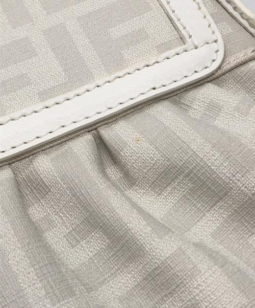FENDI（フェンディ）FENDI (フェンディ) ズッカ柄セミショルダーバッグ ホワイト サイズ:下記参照の古着・服飾アイテム
