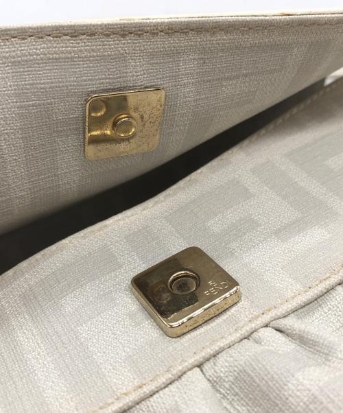 FENDI（フェンディ）FENDI (フェンディ) ズッカ柄セミショルダーバッグ ホワイト サイズ:下記参照の古着・服飾アイテム