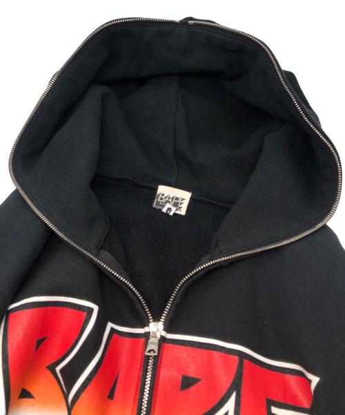 A BATHING APE（ア ベイシング エイプ）A BATHING APE (ア ベイシング エイプ) KISSロゴ フルジップパーカー ブラック サイズ:Mの古着・服飾アイテム