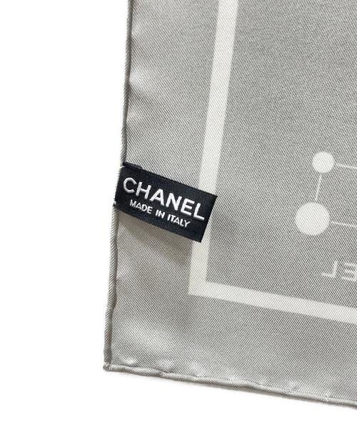 CHANEL（シャネル）CHANEL (シャネル) ココマーク 星座モチーフ シルクスカーフ グレー サイズ:下記参照の古着・服飾アイテム
