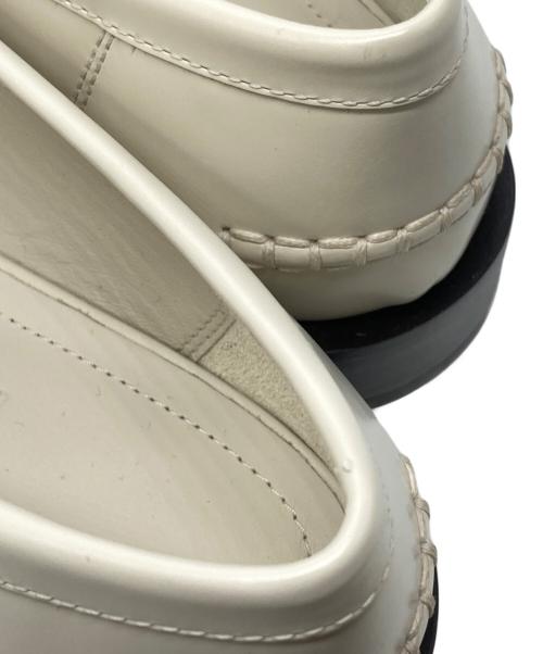 Ferragamo（フェラガモ）Ferragamo (フェラガモ) IRINA フラットシューズ ローファー ホワイト サイズ:7 1/2の古着・服飾アイテム