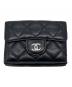 CHANEL（シャネル）の古着「キャビアスキンフラップ3つ折り財布」｜ブラック