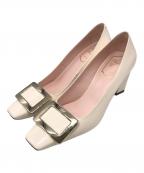 Roger Vivierロジェ ヴィヴィエ）の古着「エナメルパンプス」｜ベージュ