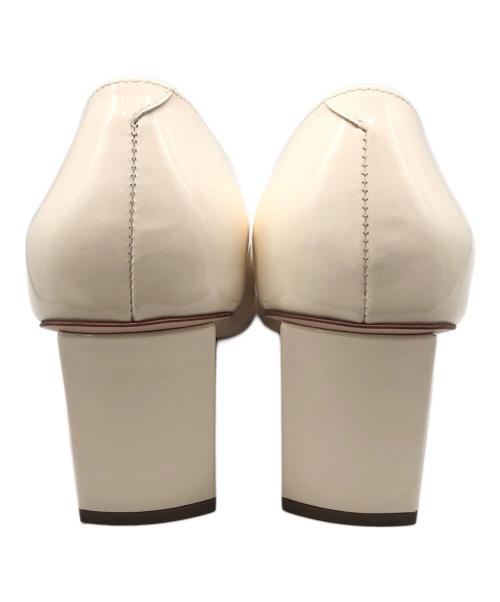 Roger Vivier（ロジェ ヴィヴィエ）Roger Vivier (ロジェ ヴィヴィエ) エナメルパンプス ベージュ サイズ:37の古着・服飾アイテム