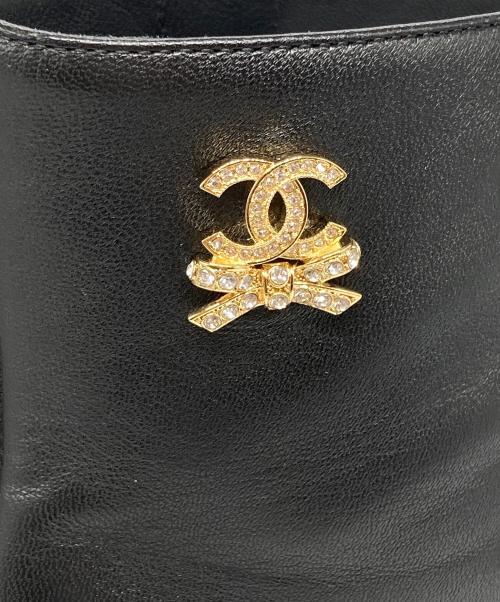 CHANEL（シャネル）CHANEL (シャネル) ココマークリボンロゴショートブーツ ブラック サイズ:38Cの古着・服飾アイテム
