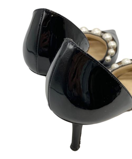 JIMMY CHOO（ジミーチュウ）JIMMY CHOO (ジミーチュウ) Aurelie パール装飾パテントヒールパンプス ブラック サイズ:38 1/2の古着・服飾アイテム