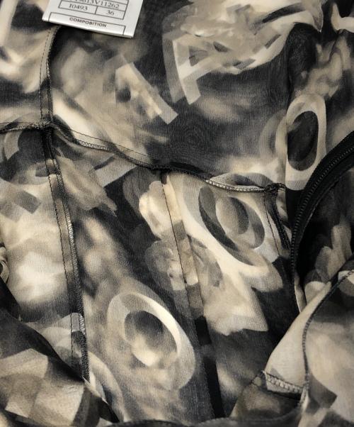 CHANEL（シャネル）CHANEL (シャネル) カメリアシャネルロゴプリントシルクワンピース グレー×ブラック サイズ:36の古着・服飾アイテム