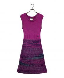 CHANEL（シャネル）の古着「ココマークプレートノースリーブニットワンピース」｜パープル