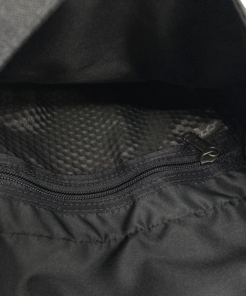 TUMI（トゥミ）TUMI (トゥミ) Kerby Crossbody ショルダーバッグ グレー サイズ:下記参照の古着・服飾アイテム