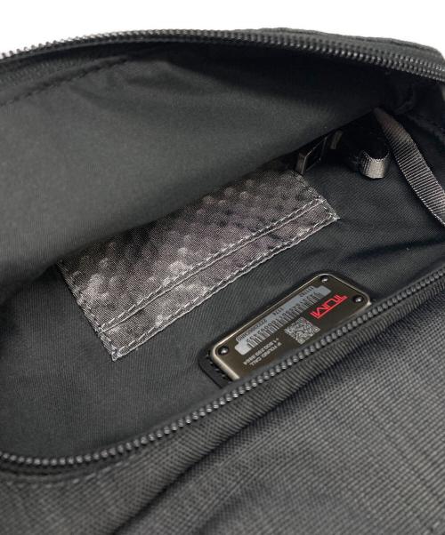 TUMI（トゥミ）TUMI (トゥミ) Kerby Crossbody ショルダーバッグ グレー サイズ:下記参照の古着・服飾アイテム