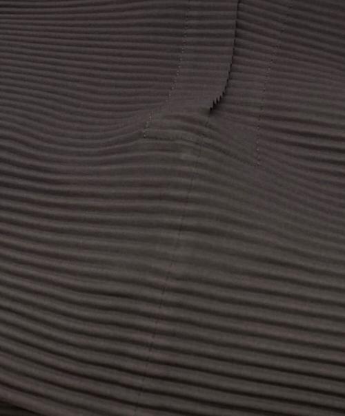 HOMME PLISSE ISSEY MIYAKE（オム プリッセ イッセイ ミヤケ）HOMME PLISSE ISSEY MIYAKE (オム プリッセ イッセイ ミヤケ) プリーツバッグ チャコールグレー サイズ:下記参照の古着・服飾アイテム