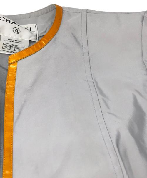 CHANEL（シャネル）CHANEL (シャネル) ノーカラーナイロンジャケット グレー サイズ:38の古着・服飾アイテム