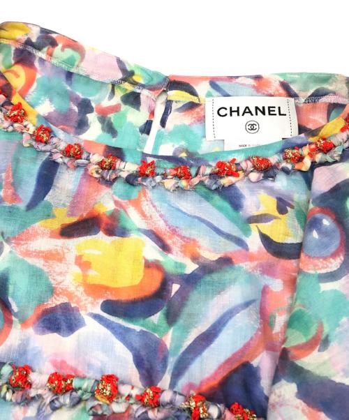 CHANEL（シャネル）CHANEL (シャネル) ココマークボタンプリントブラウス ブルー×ピンク サイズ:34の古着・服飾アイテム