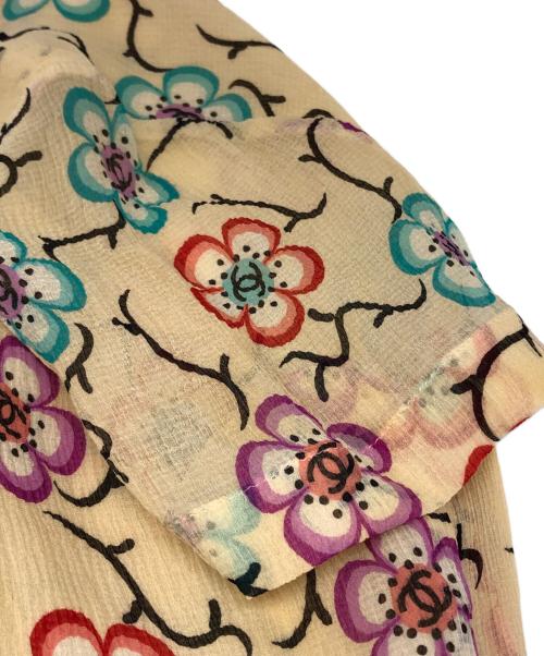 CHANEL（シャネル）CHANEL (シャネル) ココマークボタンシルクブラウス ベージュ サイズ:38の古着・服飾アイテム