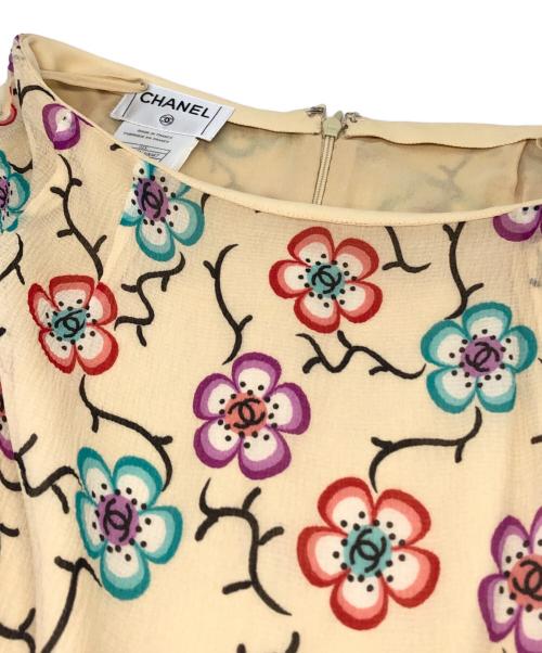 CHANEL（シャネル）CHANEL (シャネル) ココマークフラワープリントシルクスカート ベージュ サイズ:38の古着・服飾アイテム