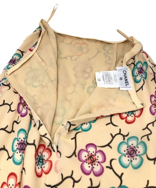 CHANEL（シャネル）CHANEL (シャネル) ココマークフラワープリントシルクスカート ベージュ サイズ:38の古着・服飾アイテム