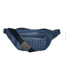 BOTTEGA VENETA（ボッテガベネタ）の古着「イントレチャート ボディバッグ」｜ネイビー